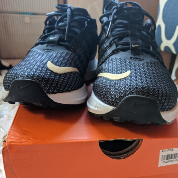 🚫🚫SOLD🚫🚫Nike Running Sneakers - Picture 4 of 5